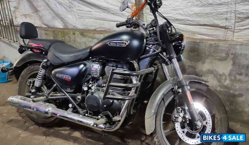 Stellar Black Royal Enfield Meteor 350