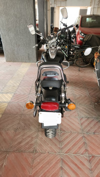 Black Bajaj Avenger 220 DTS-i