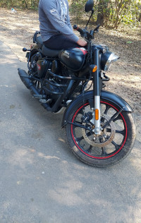 Royal Enfield Classic Stealth Black 2022 Model