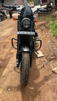 Yezdi Roadster Dark 2022 Model