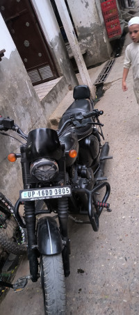 Yezdi Roadster Dark 2022 Model