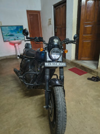 Yezdi Roadster Dark 2022 Model