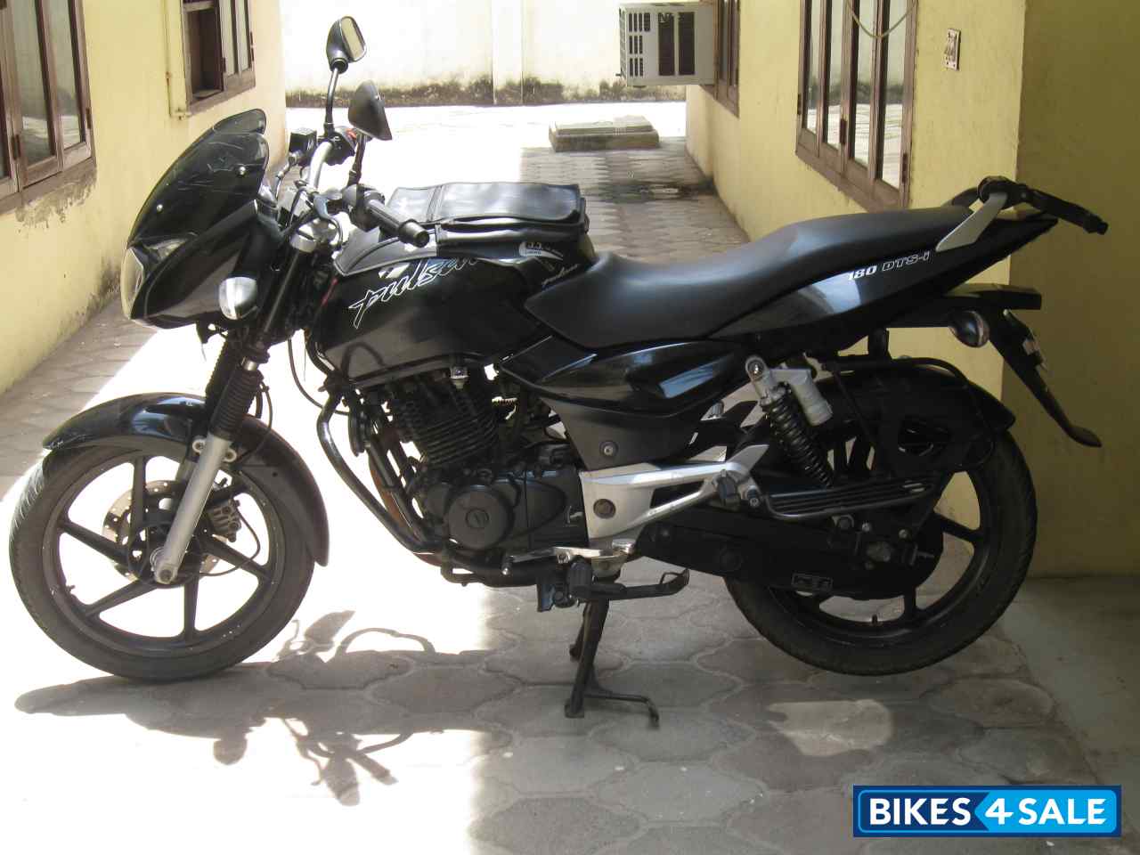 Black Bajaj Pulsar 180 DTSi