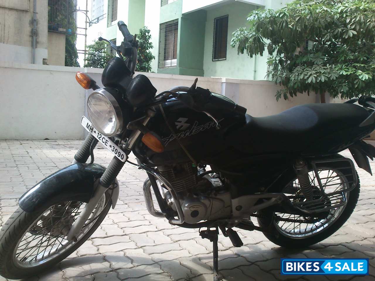 Used 2004 model Bajaj Pulsar 150 Round Headlight for sale in Pune. ID 100615. Black colour 