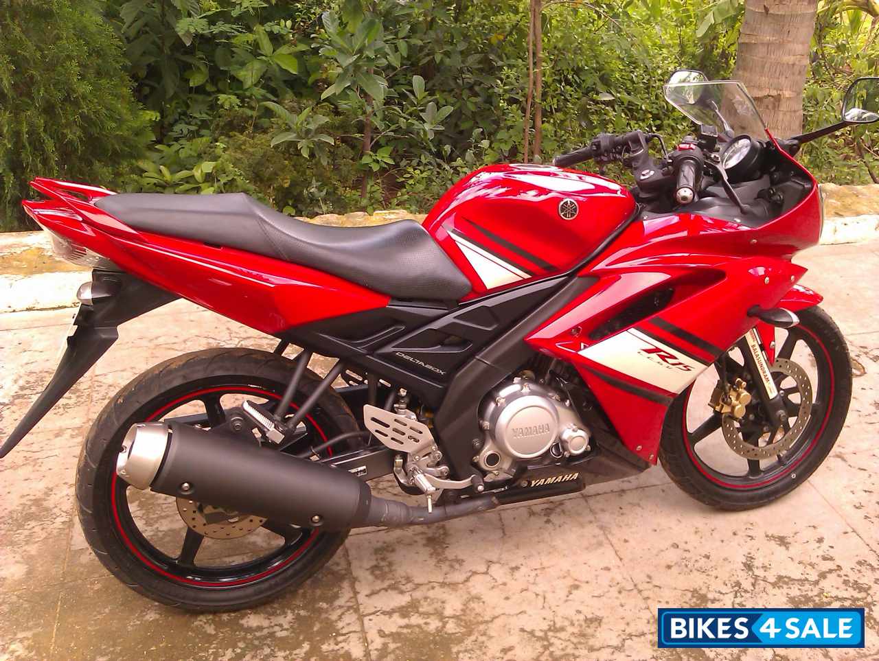 Red Yamaha YZF R15