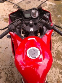 Red Yamaha YZF R15