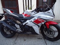 Red And White(limited Edition) Yamaha YZF R15 V2