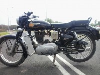 Black Royal Enfield Bullet Standard 350