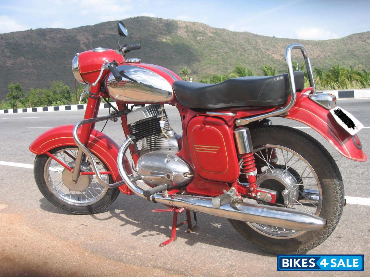 Maroon Ideal Jawa Picture 1 Bike Id 10150 Bike Located In