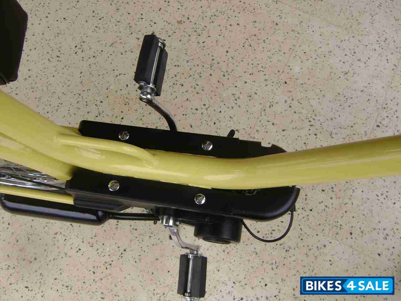 New Vespa Yellow Royal Enfield Mofa New Vespa Yellow Royal Enfield Mofa