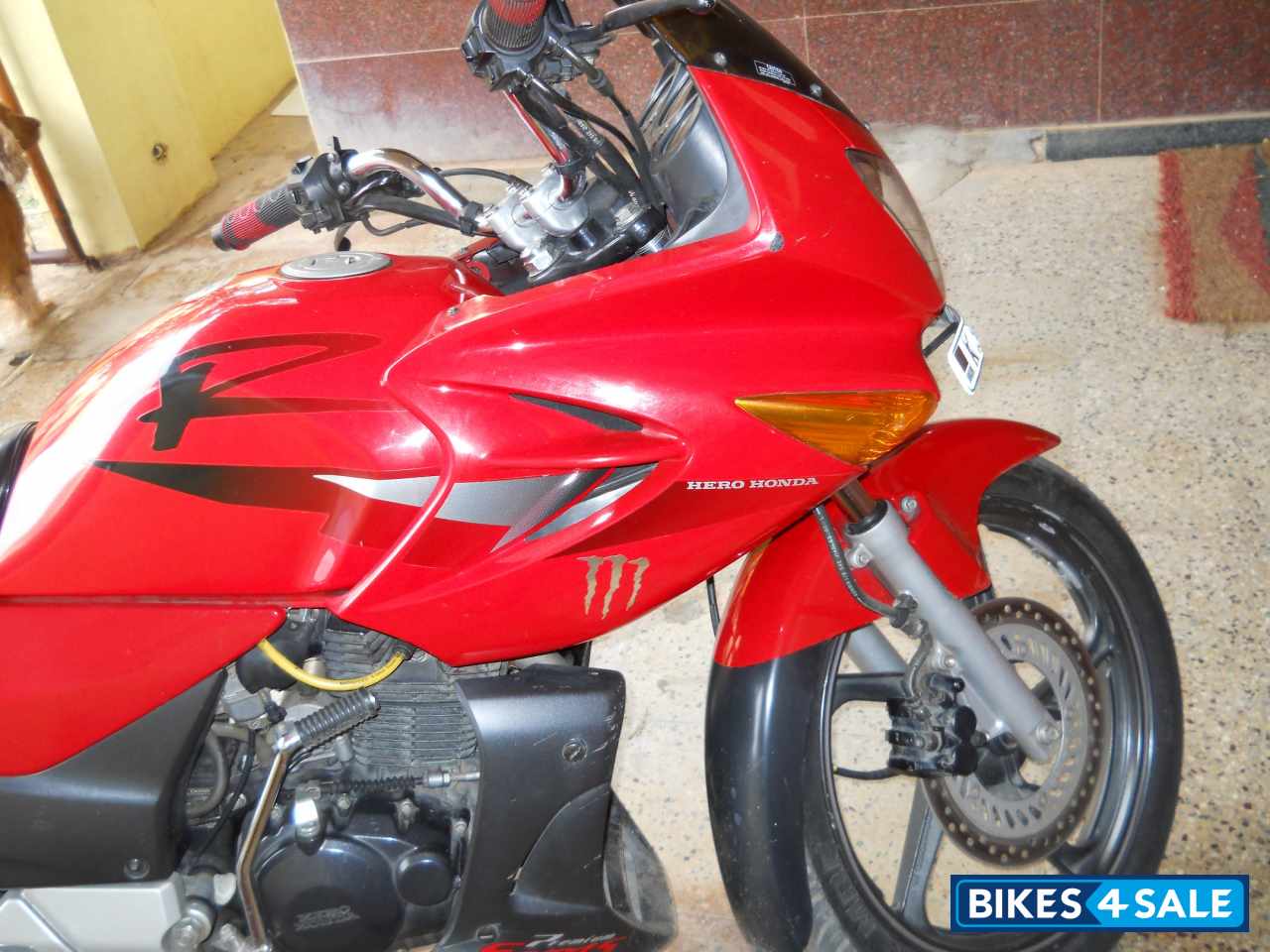 Red Hero Karizma R