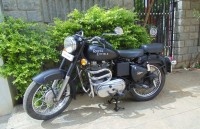 Matte Black Royal Enfield Bullet Standard 350