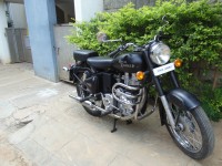 Matte Black Royal Enfield Bullet Standard 350