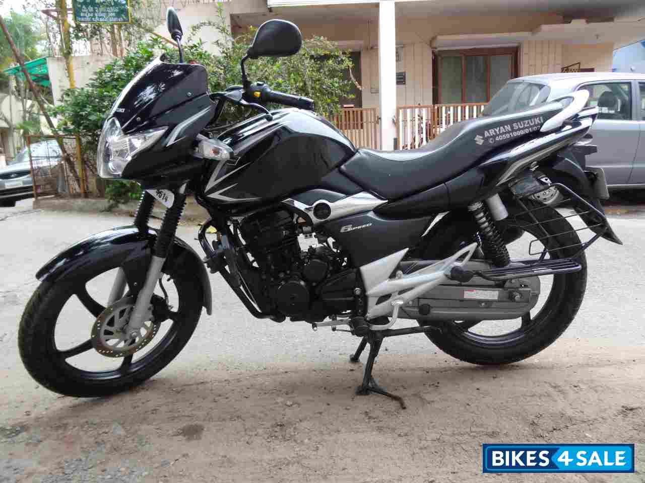 Black Suzuki GS 150R