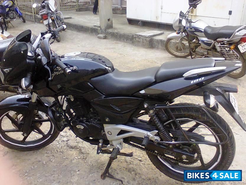 Black Bajaj Pulsar 180 DTSi