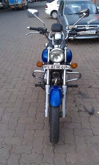 Blue Bajaj Avenger 180 DTS-i