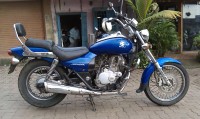 Blue Bajaj Avenger 180 DTS-i