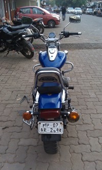 Blue Bajaj Avenger 180 DTS-i