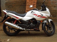 White Hero Karizma R