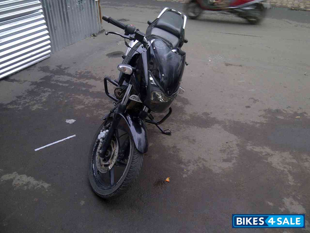 Black Bajaj Pulsar 200 DTSi