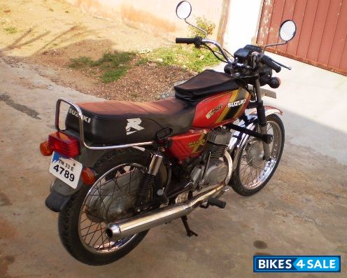 Red Suzuki MAX 100R Red Suzuki MAX 100R