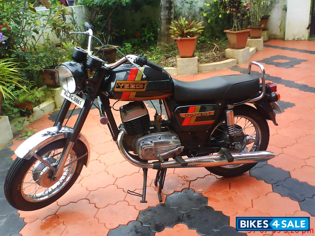 Olx yezdi outlet roadking