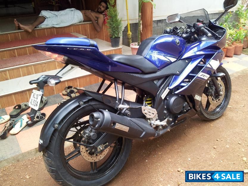 Blue Yamaha YZF R15 V2