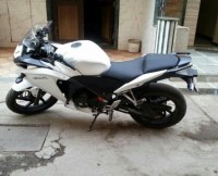 White Honda CBR 250R