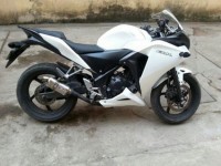 White Honda CBR 250R