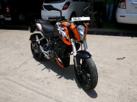 Orange KTM Duke 200