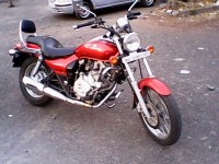 Red Bajaj Avenger 220 DTS-i