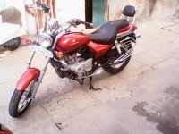 Red Bajaj Avenger 220 DTS-i