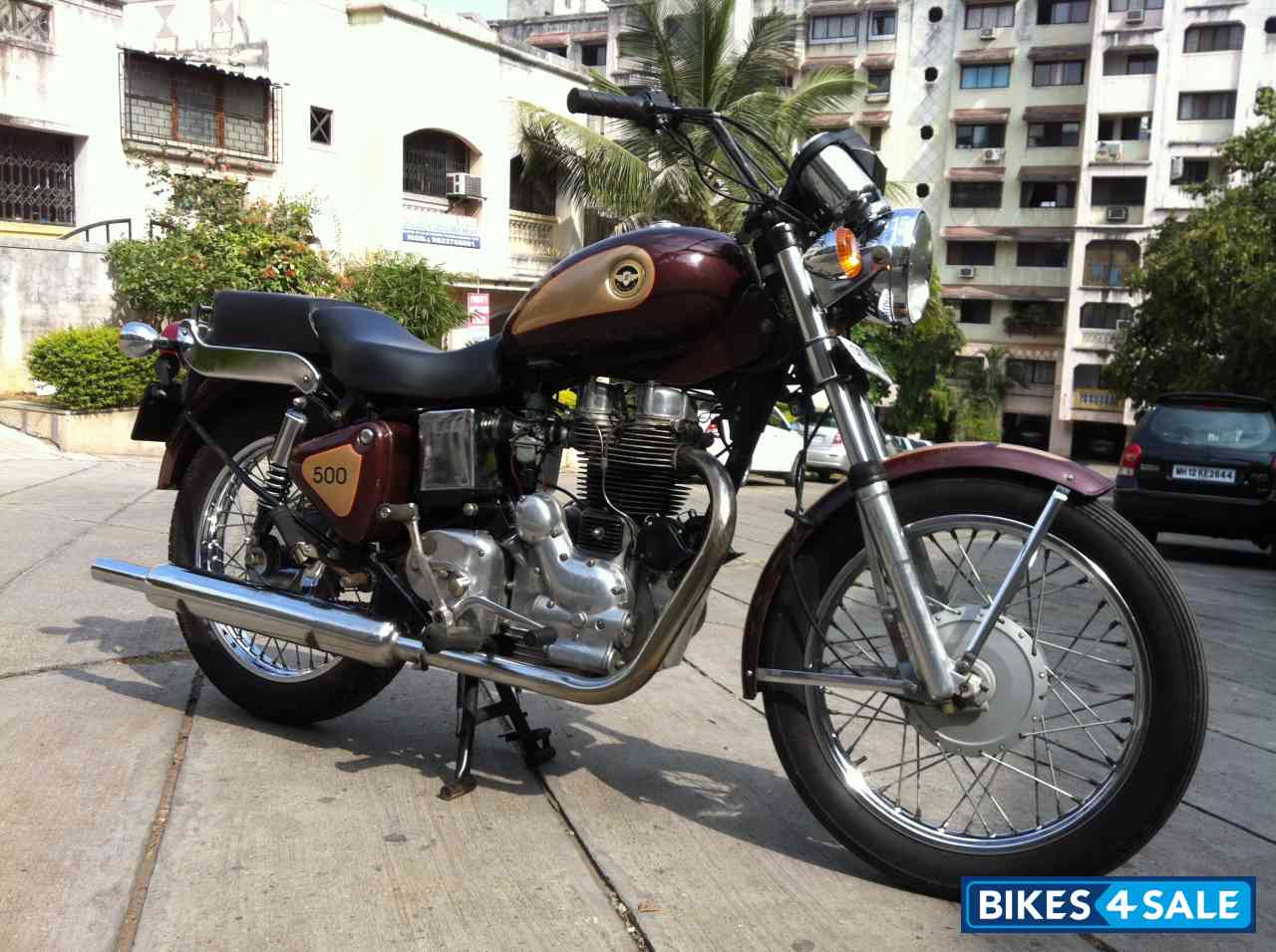 Burgandy Royal Enfield Lightning 535