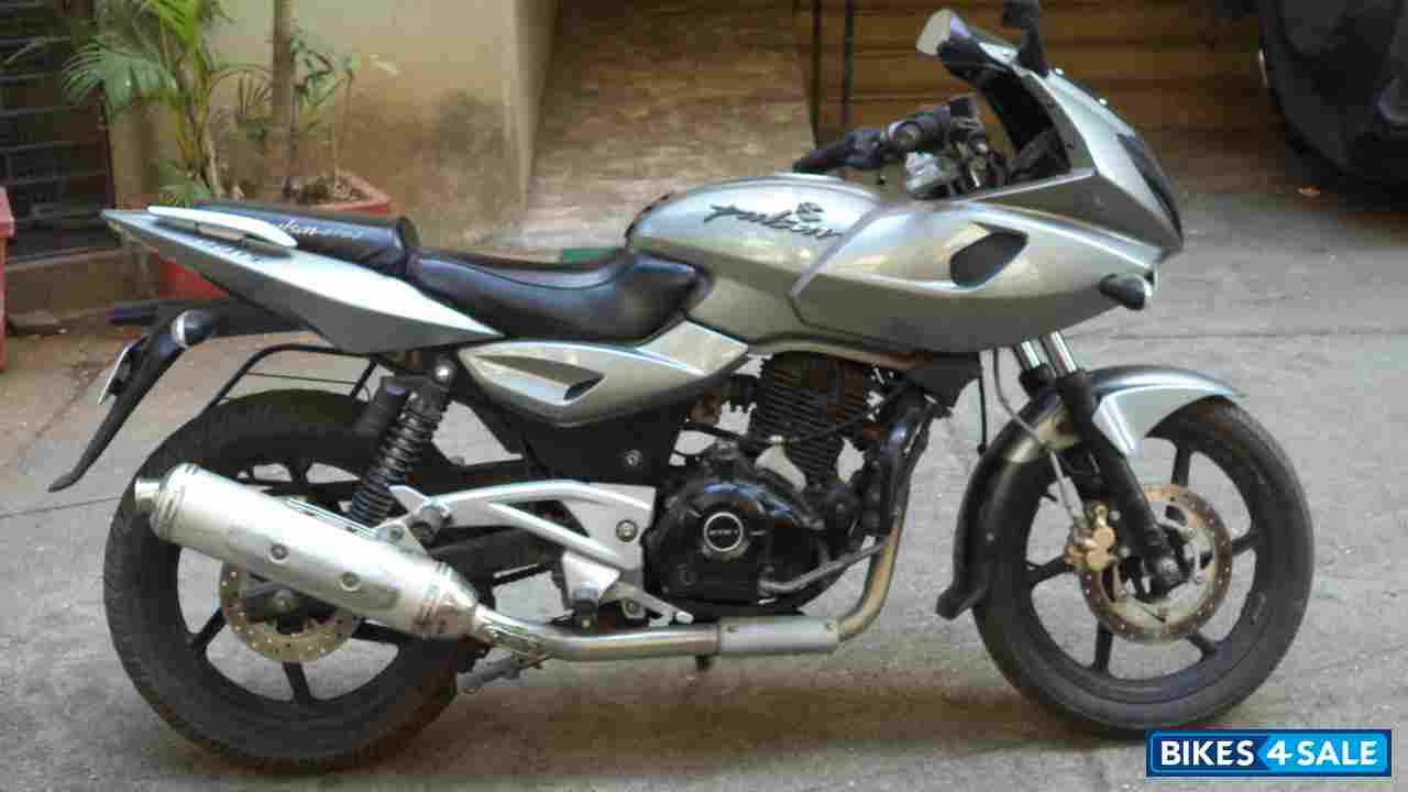 Silver Bajaj Pulsar 220 DTSFi