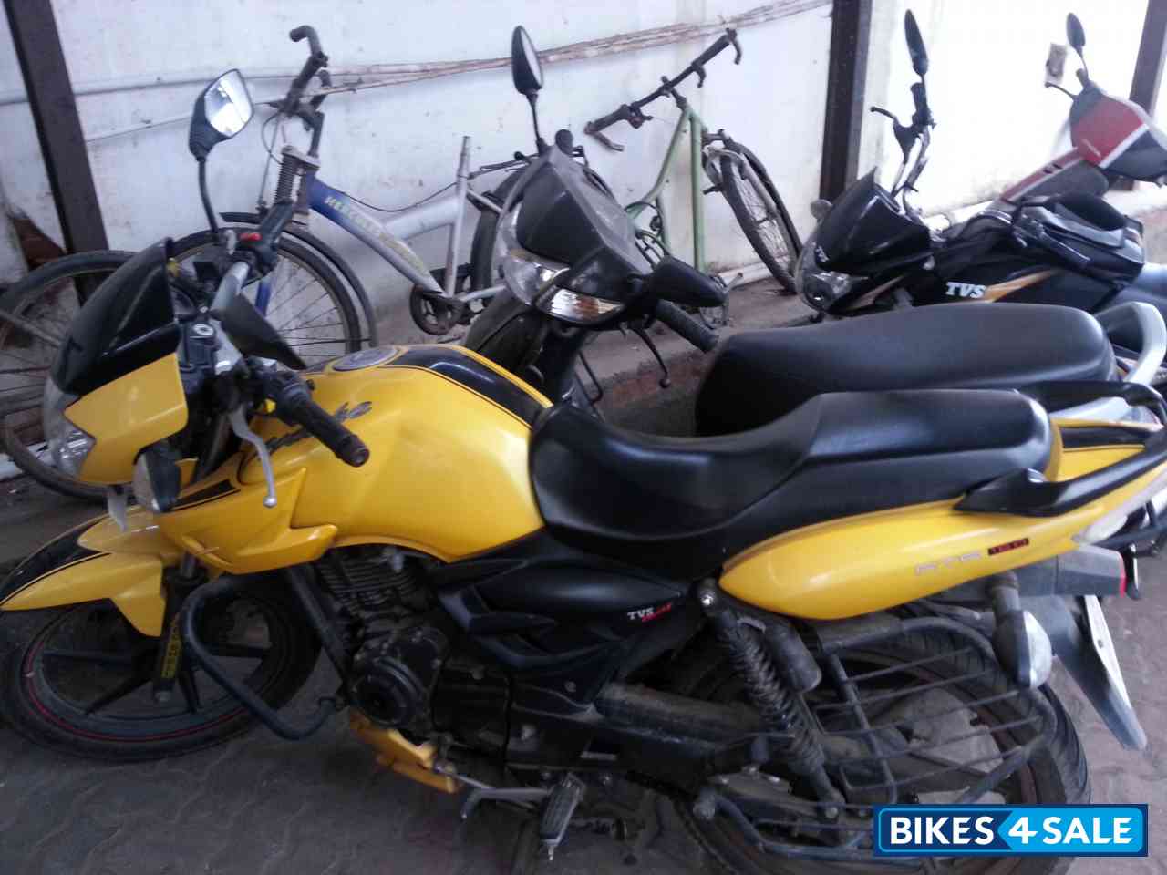 Yellow TVS Apache RTR 160