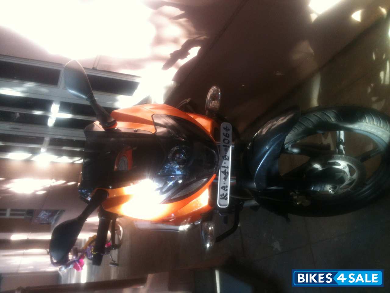 Orange Bajaj Pulsar 220 DTSFi