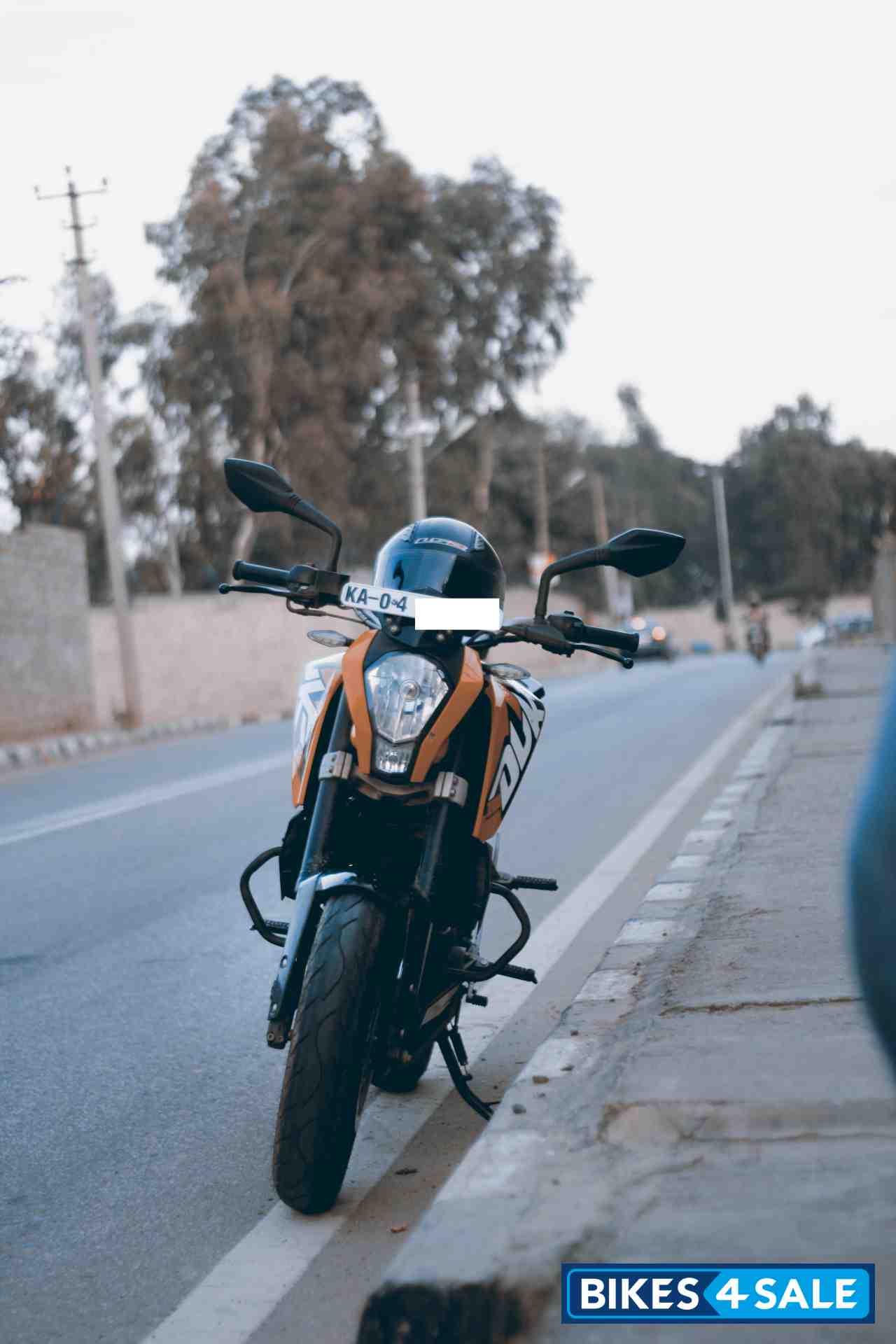 Orange KTM Duke 200