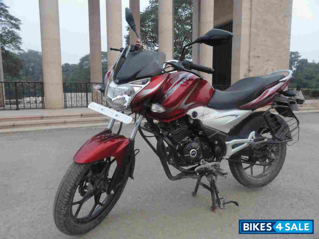 Red Bajaj Discover 125 ST