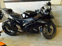 Black Yamaha YZF R15 V2