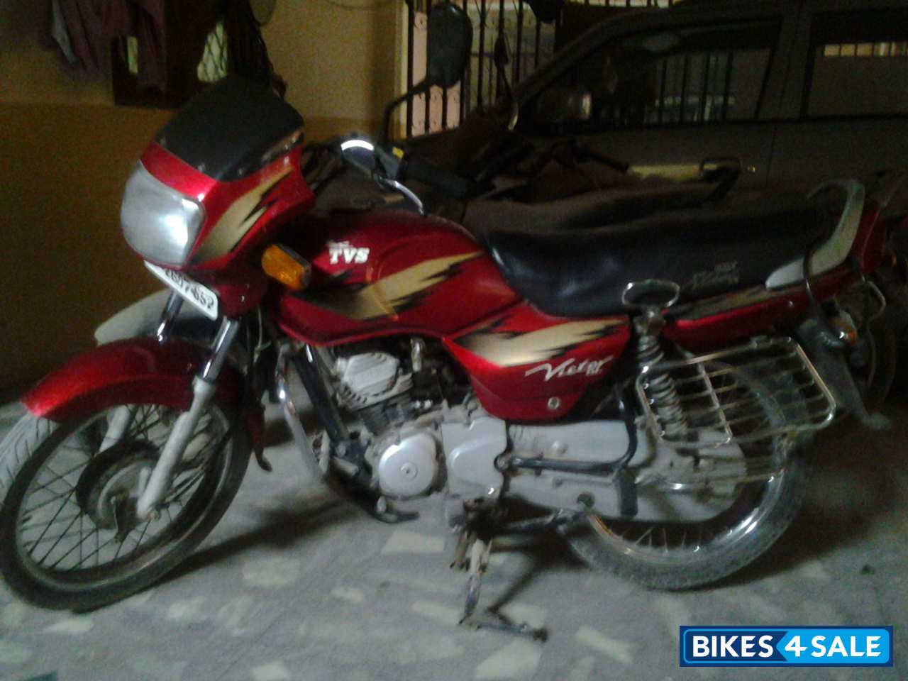 Red TVS Victor GL