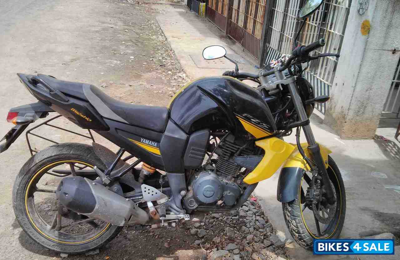 Black Yellow Yamaha FZ1