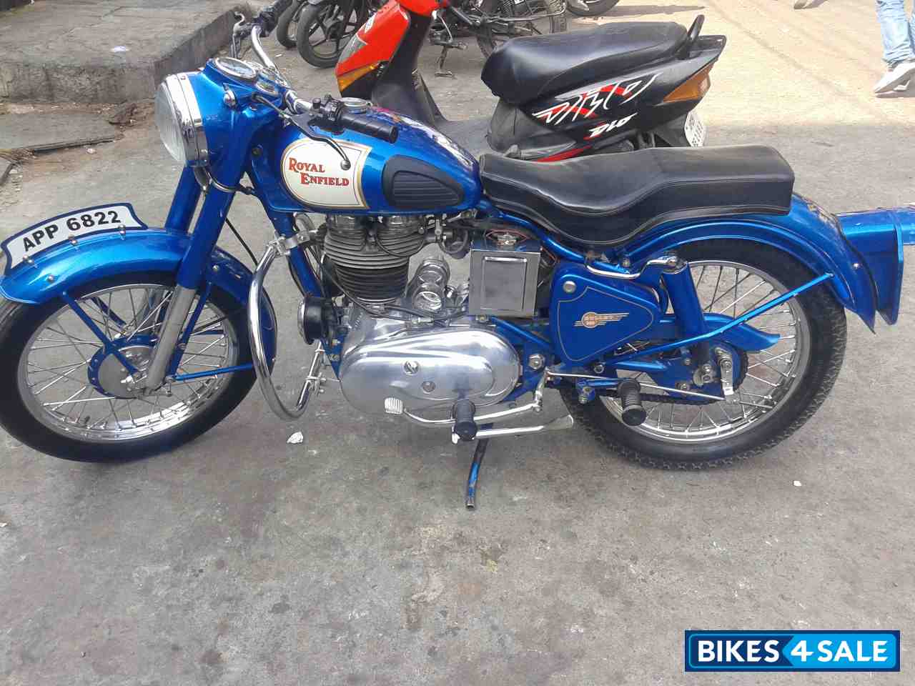 Blue Royal Enfield Bullet Standard 350