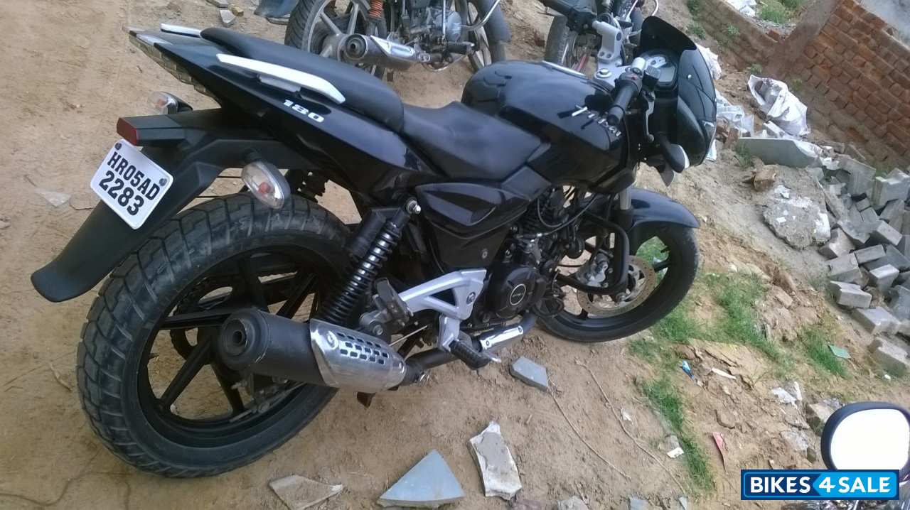 Black Bajaj Pulsar 180 DTSi