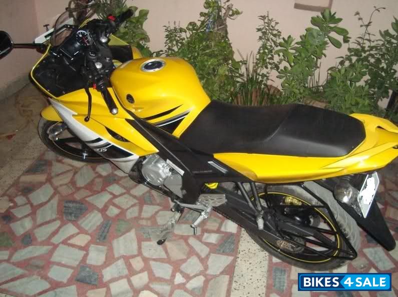 yamaha r15 yellow colour