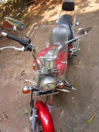 Red Bajaj Avenger 220 DTS-i