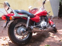 Red Bajaj Avenger 220 DTS-i