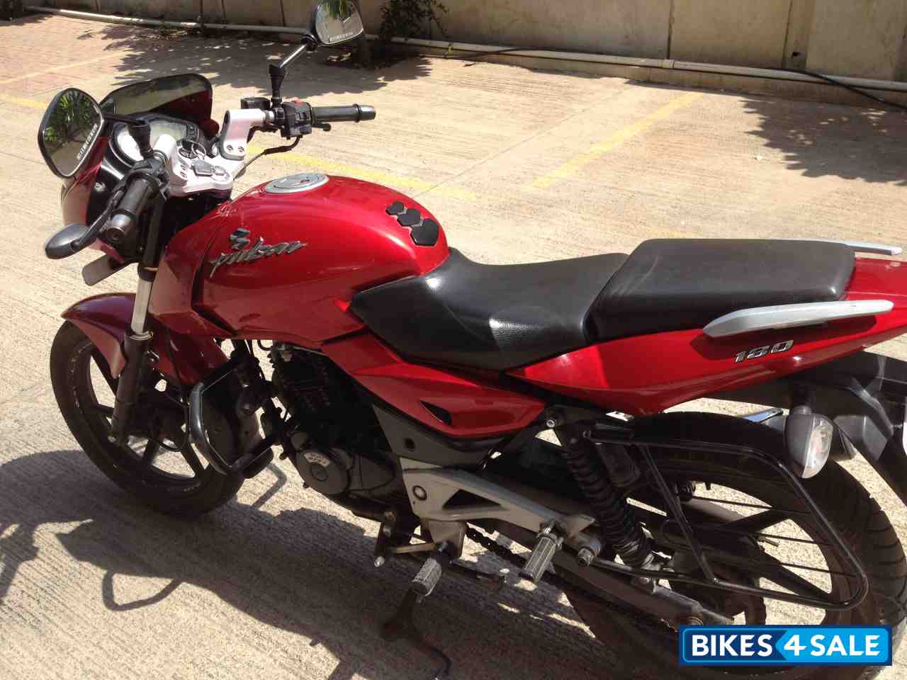 Red Bajaj Pulsar 180 DTSi