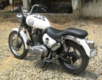 White Royal Enfield Thunderbird