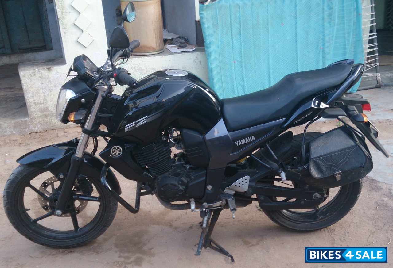 Black Yamaha FZ16