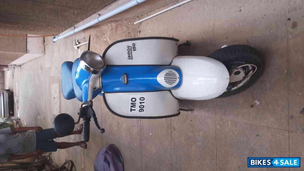 White & Blue Vintage Scooter Lamby 150